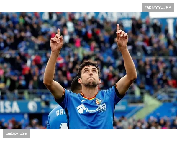 足总杯焦点战：威尔谢尔迎卢顿主场执教首胜 球迷热情高呼新帅名字